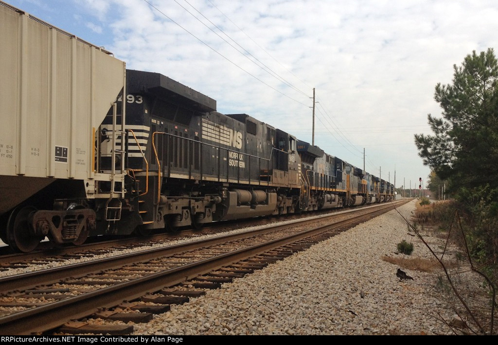 CSX 5415, 360, 774, 4727, 953, 3351, and NS 9493 wait for NB green